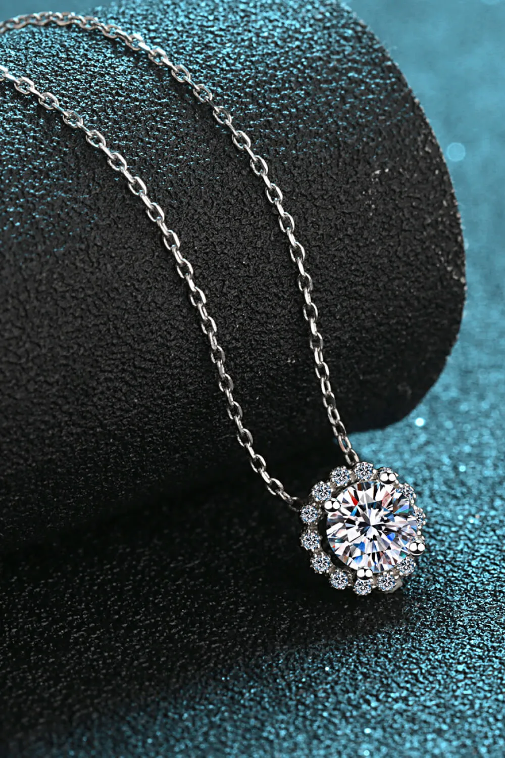 Flower-Shaped Moissanite Pendant Necklace women's fine jewelry KESLEY