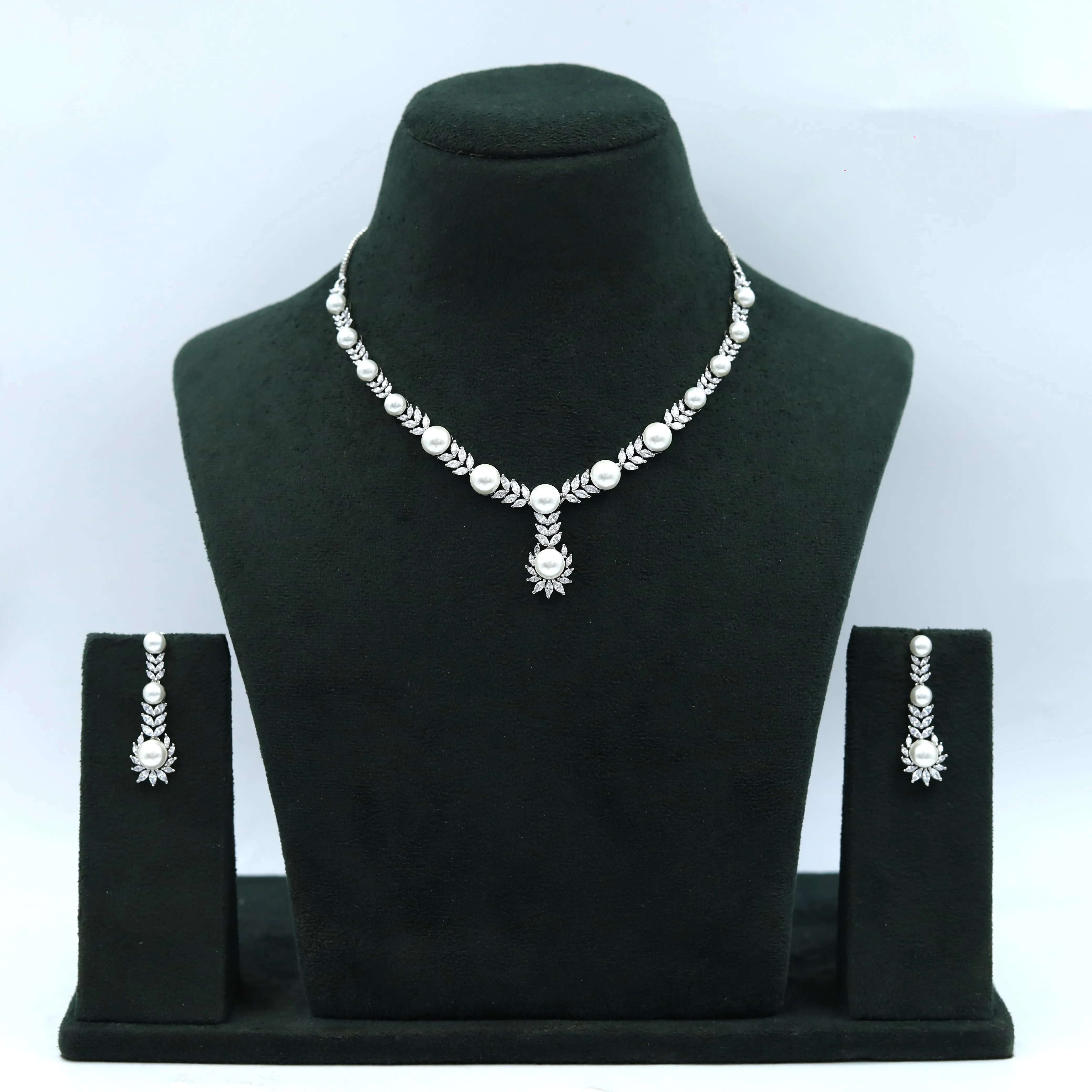 Round Neck Zircon/AD Necklace Set 16952-31