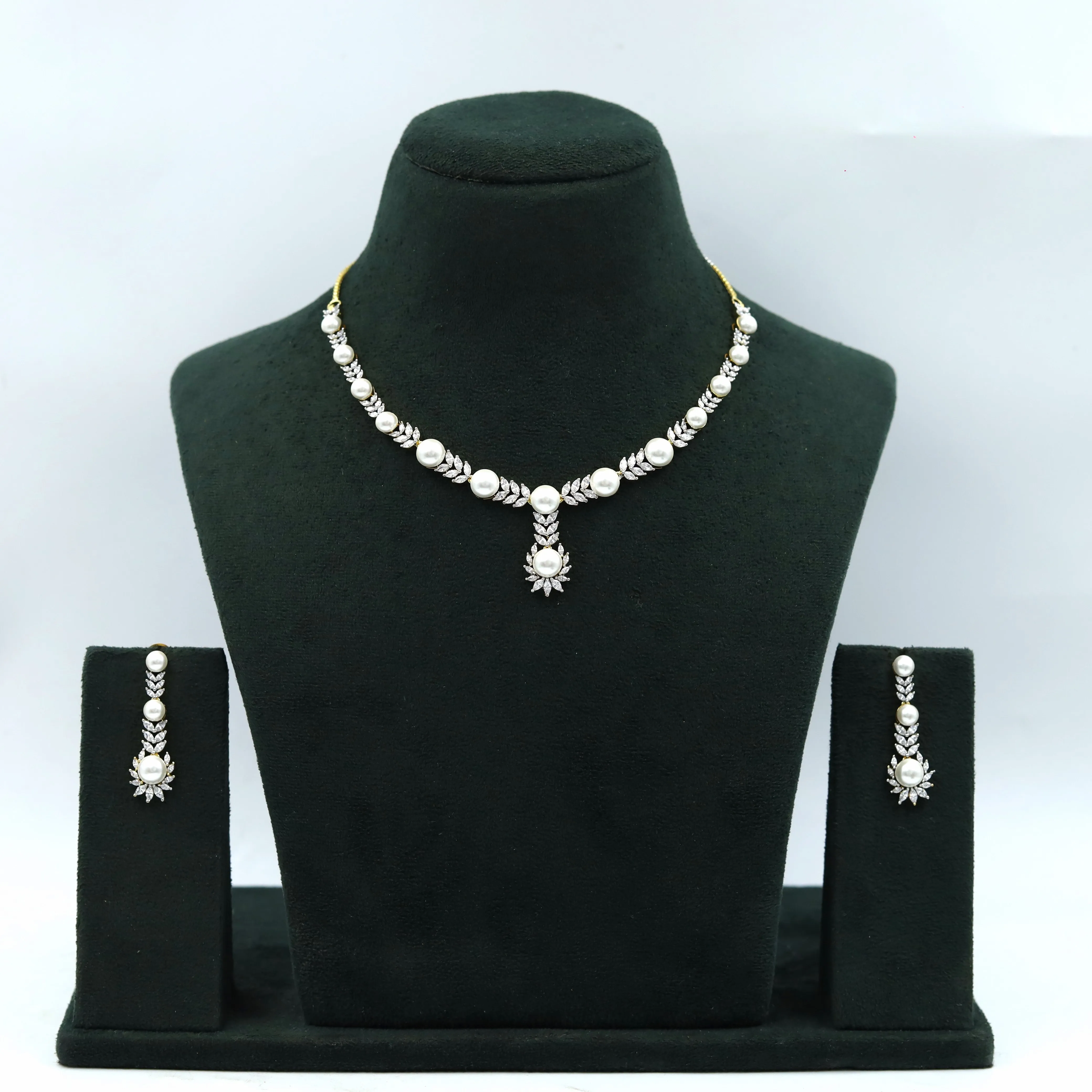 Round Neck Zircon/AD Necklace Set 16952-31