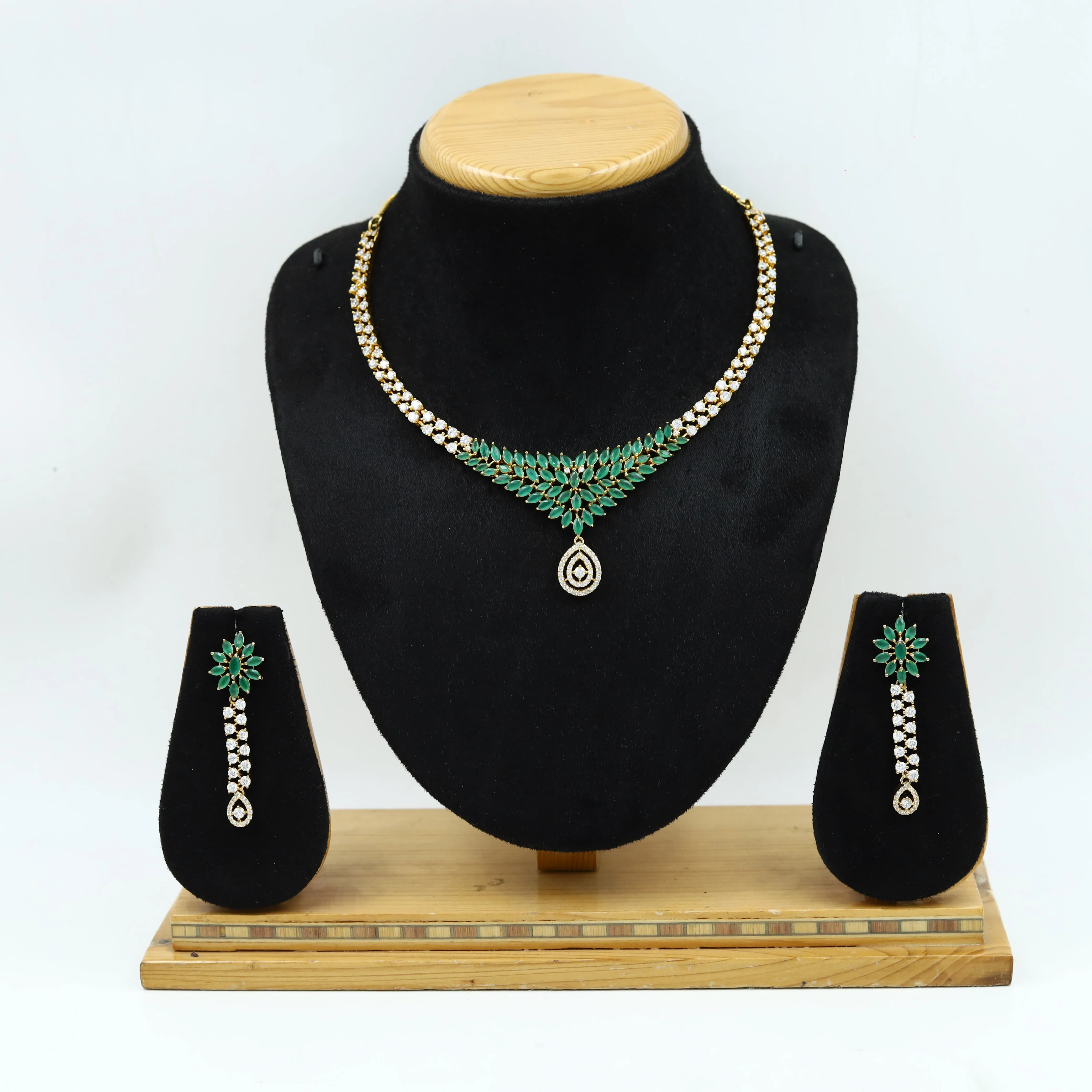 Round Neck Zircon/AD Necklace Set 8272-100