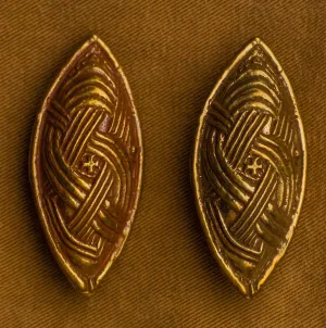 Turtle Brooch, small with lined design - Y-77